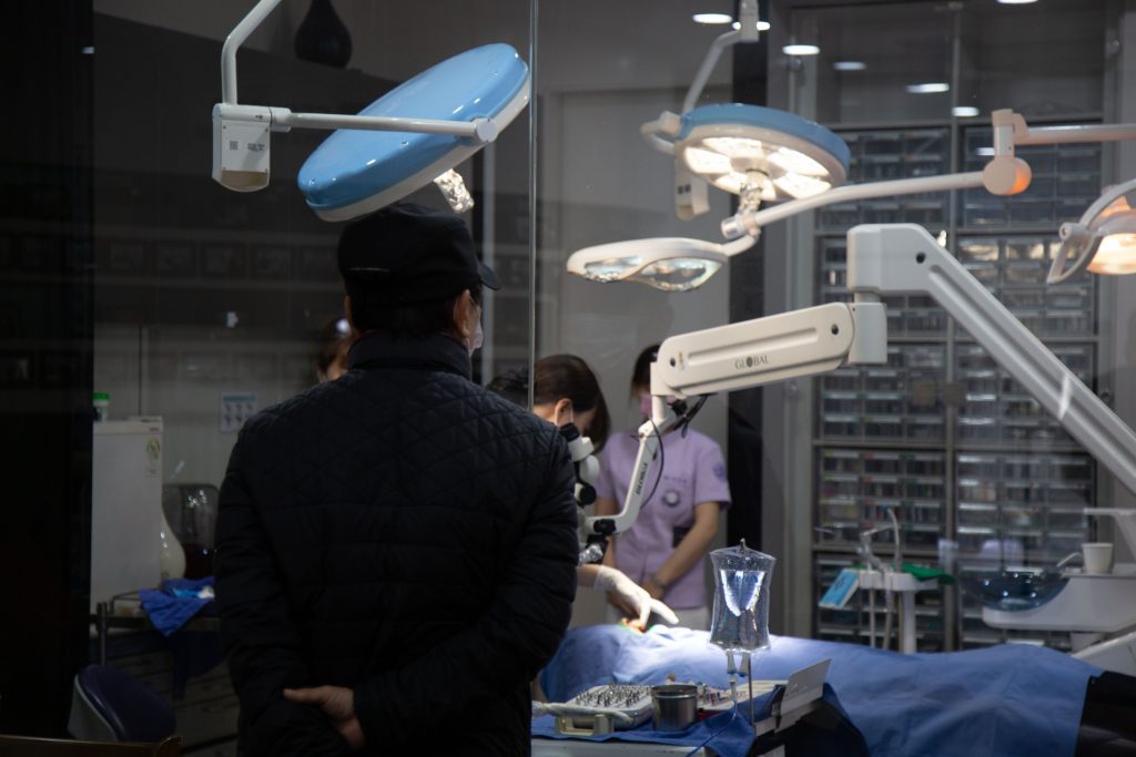 부산 임플란트 가격 보험 임플란트의 적정 수가는 정동근 병원장