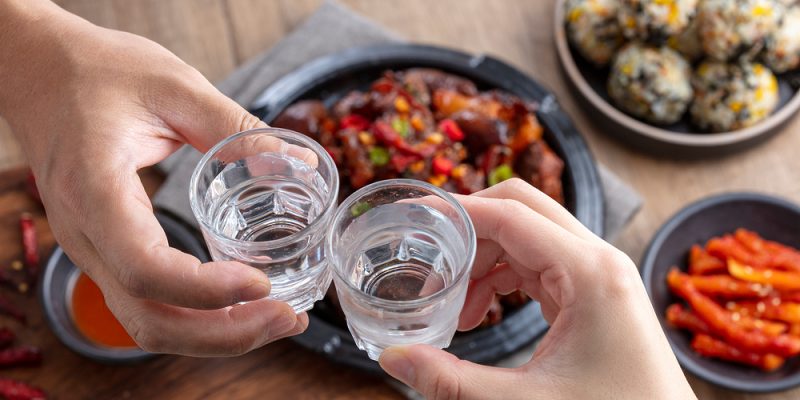 술 마신 후 이빨이 아픈 이유? 술이 치아에 끼치는 영향들