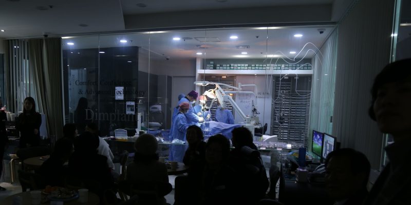 부산 임플란트 병원 정동근 병원장을 소개합니다